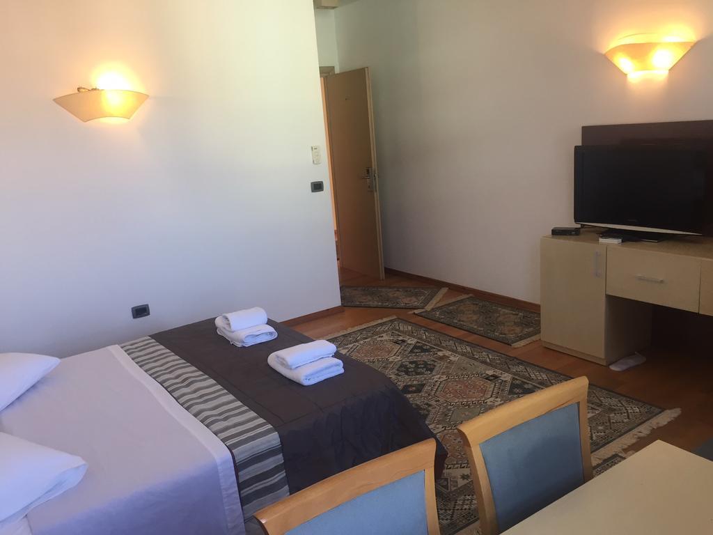Hotel Bermon Tiranë Eksteriør bilde